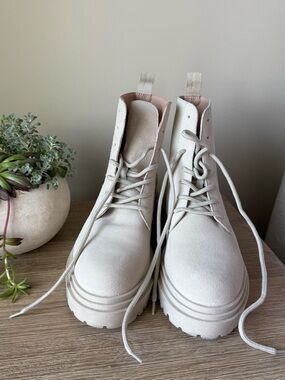 Women's Chunky Lace-Up Platform Boots in Light Beige 37